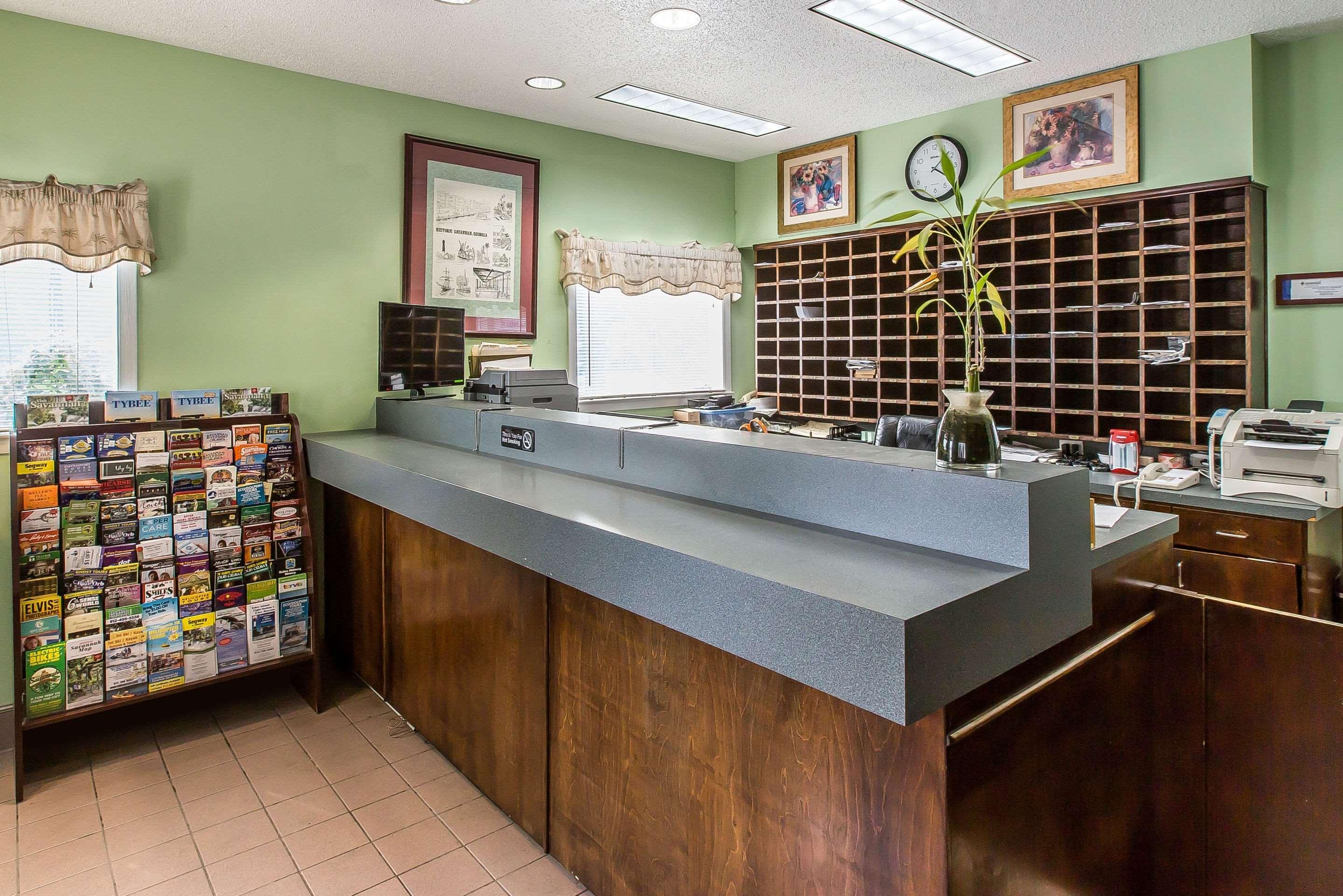 Suburban Studios Abercorn Савана Екстериор снимка