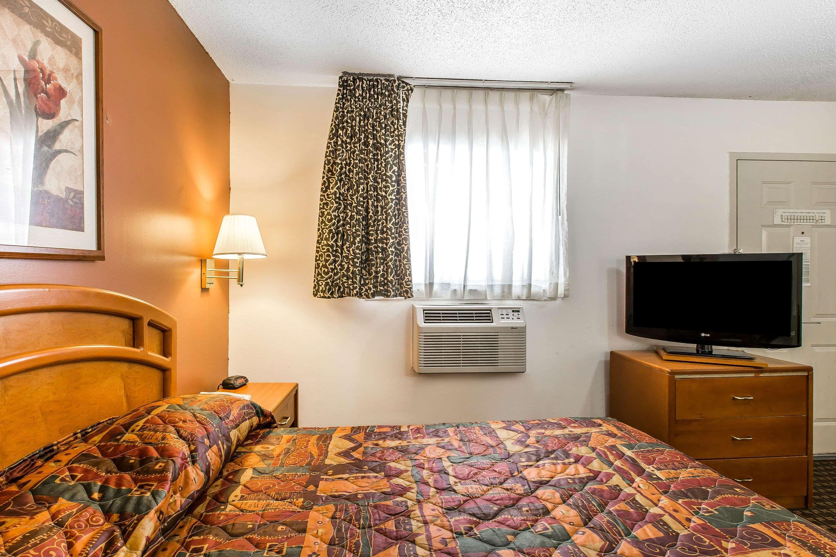 Suburban Studios Abercorn Савана Екстериор снимка