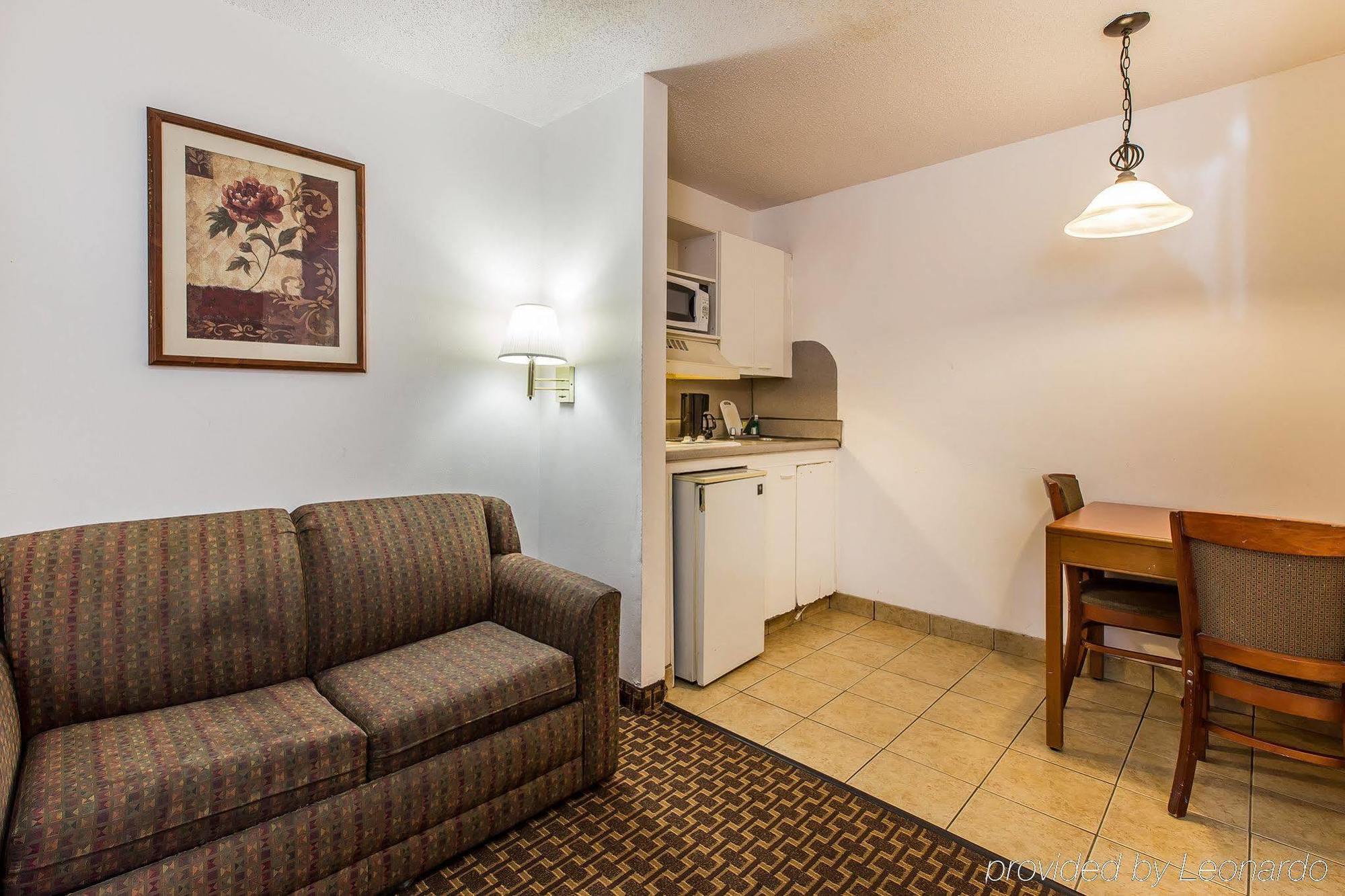Suburban Studios Abercorn Савана Стая снимка