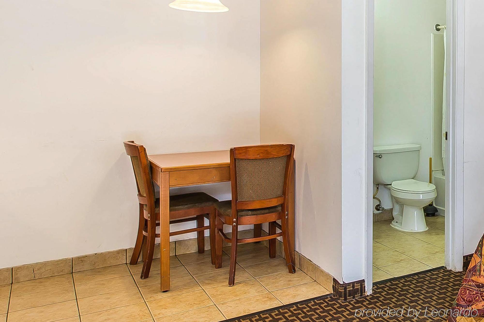Suburban Studios Abercorn Савана Екстериор снимка