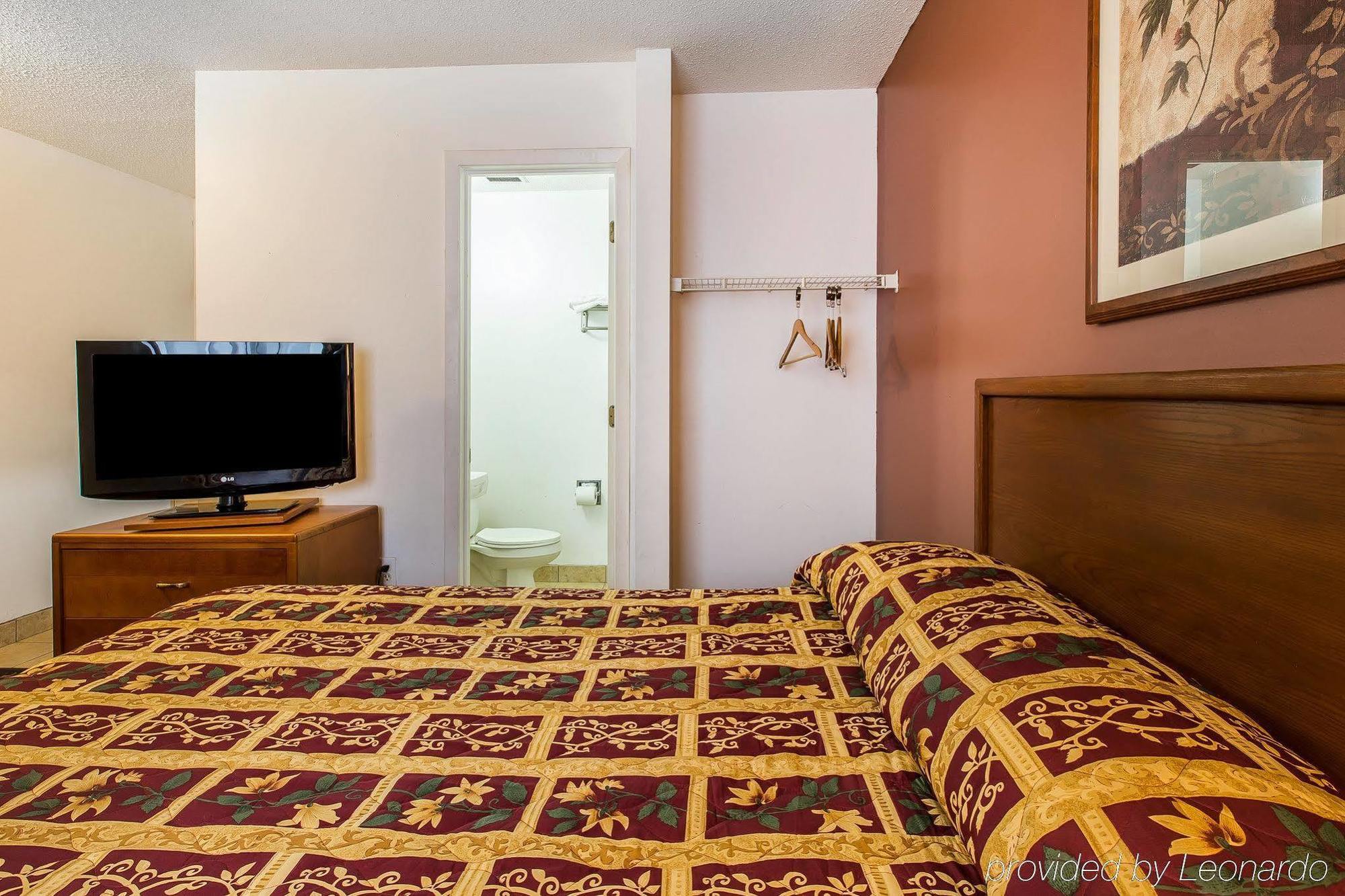 Suburban Studios Abercorn Савана Екстериор снимка